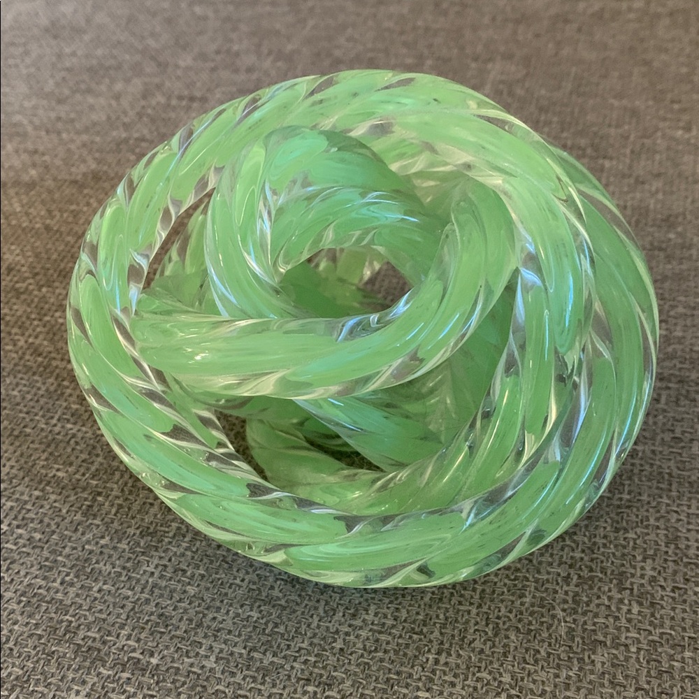 Green Twisted Rope Art Glass Infinity Knot Sculpture Hand Blown Orb 5” - Picture 6 of 7